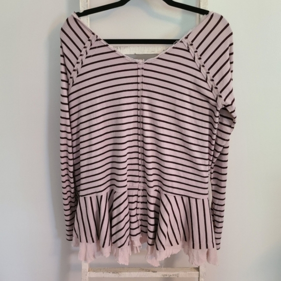 Free People Top We the free womens Medium Ribbed flounce hem v-neck thumbholes - Picture 6 of 6